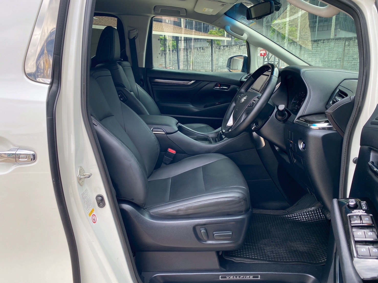 Toyota Vellfire 2.5 ZG ปี 2015