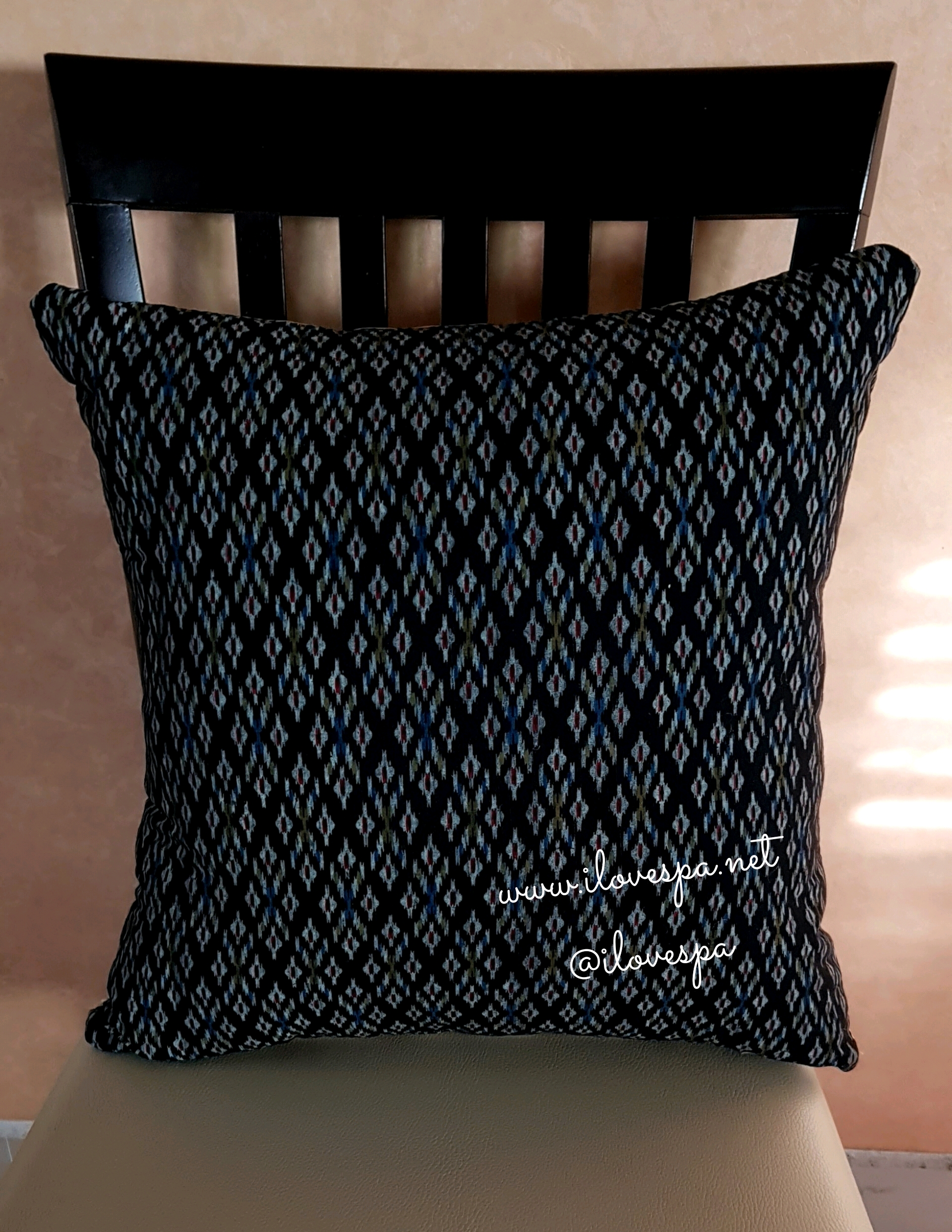 หมอนอิง จากผ้าฝ้ายหมักโคลน