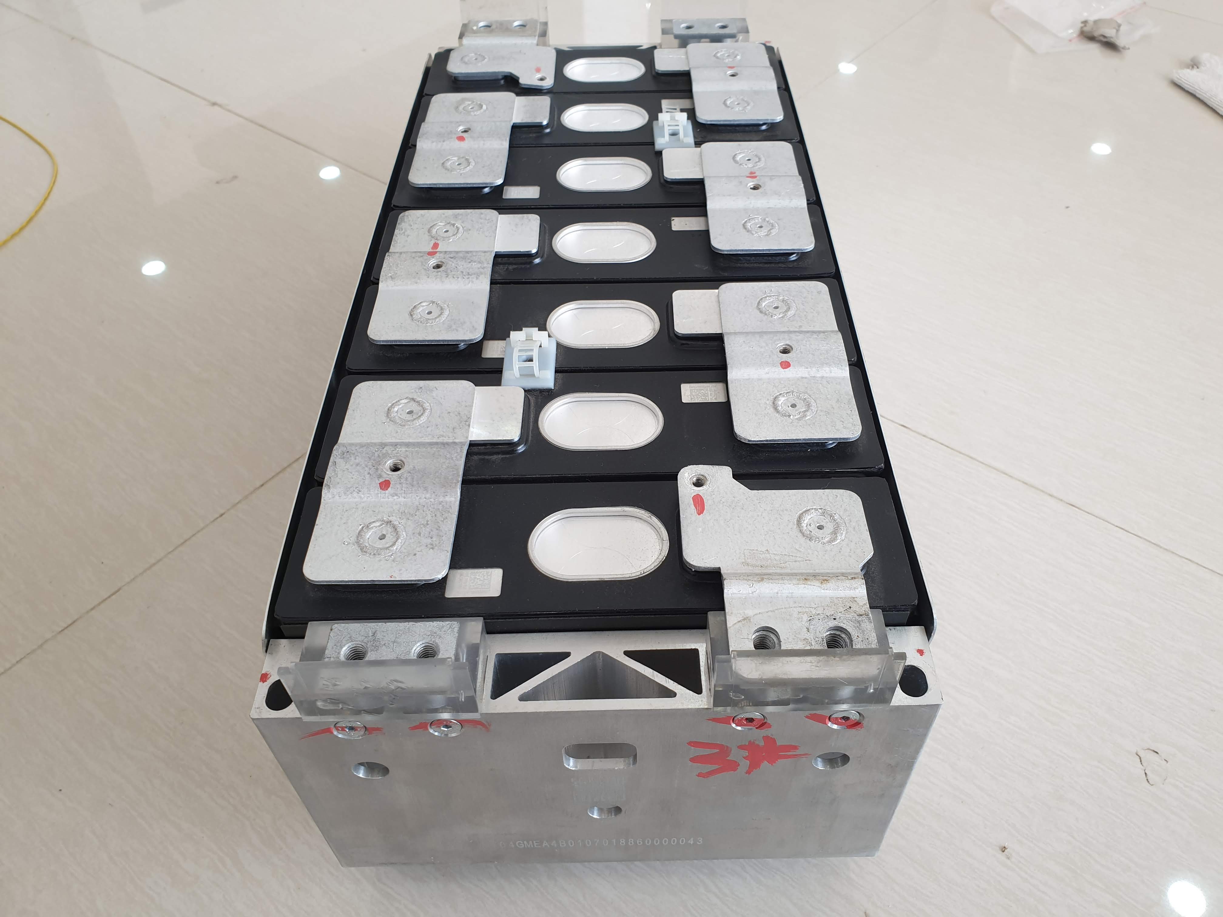 แบตเตอรี่ลิเทียม NMC 3.7v 125Ah เป็น โมดูล 7s 24v 125Ah