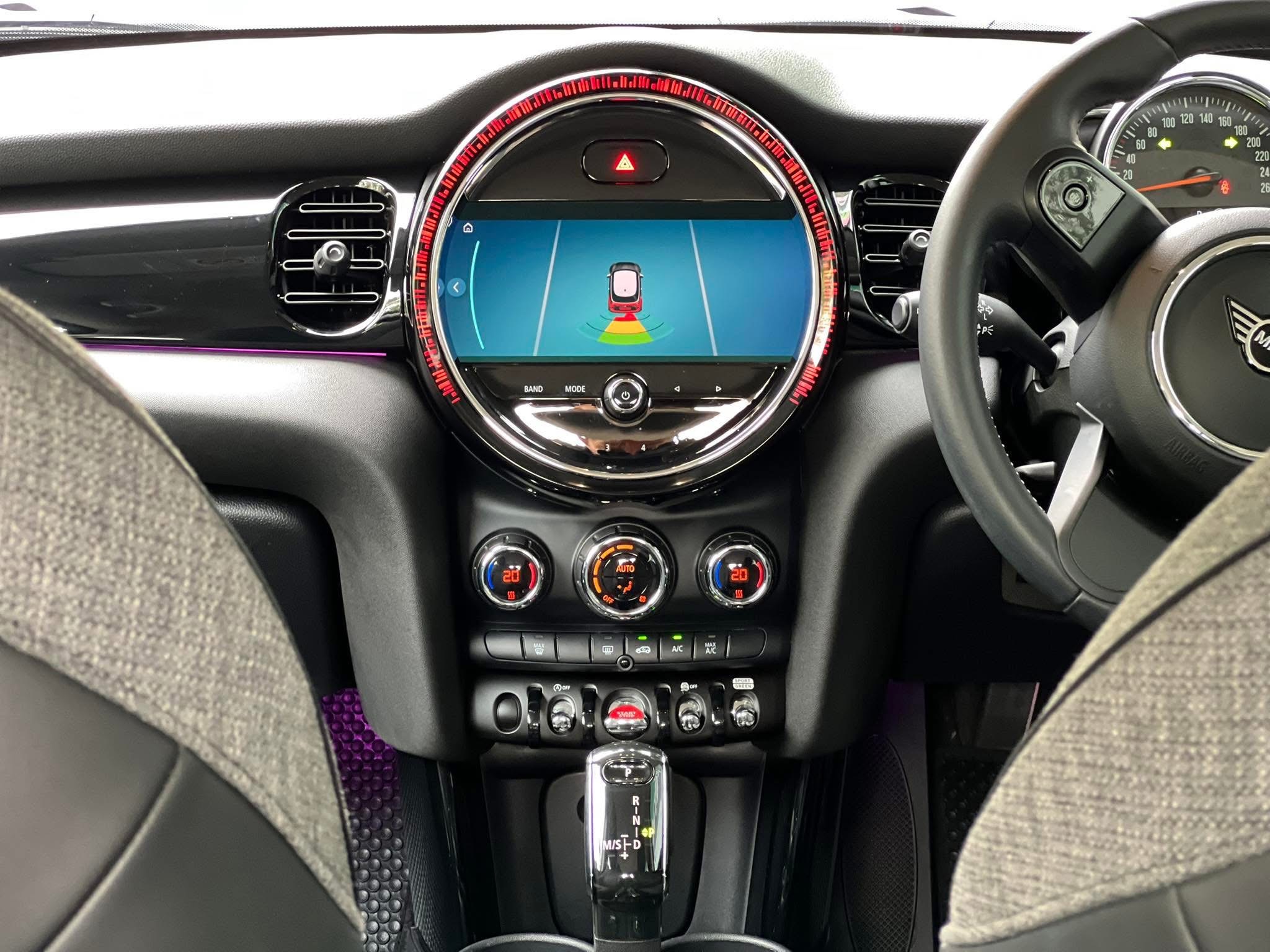 MINI F56 Cooper Hatch 3 LCI ปี 2022