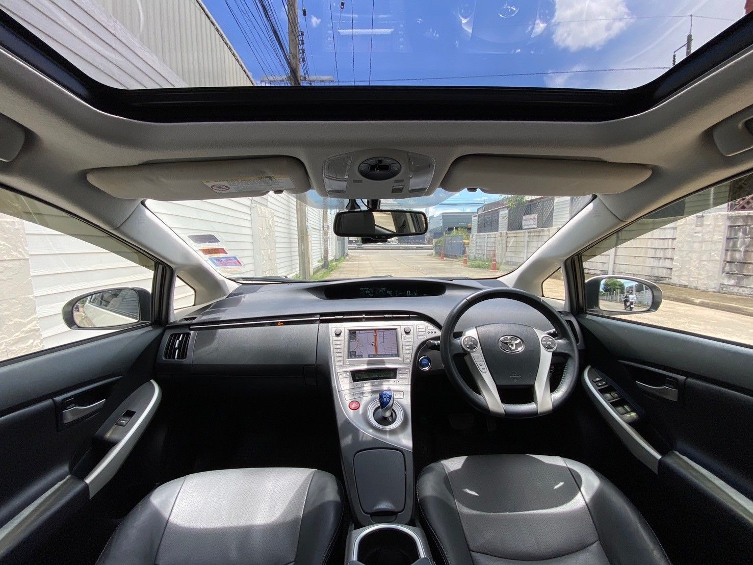 TOYOTA Prius 1.8 Top Option สีขาว ปี 2013