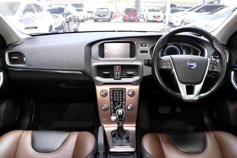 VOLVO V40 2.0 T5 Cross Country ปี2015