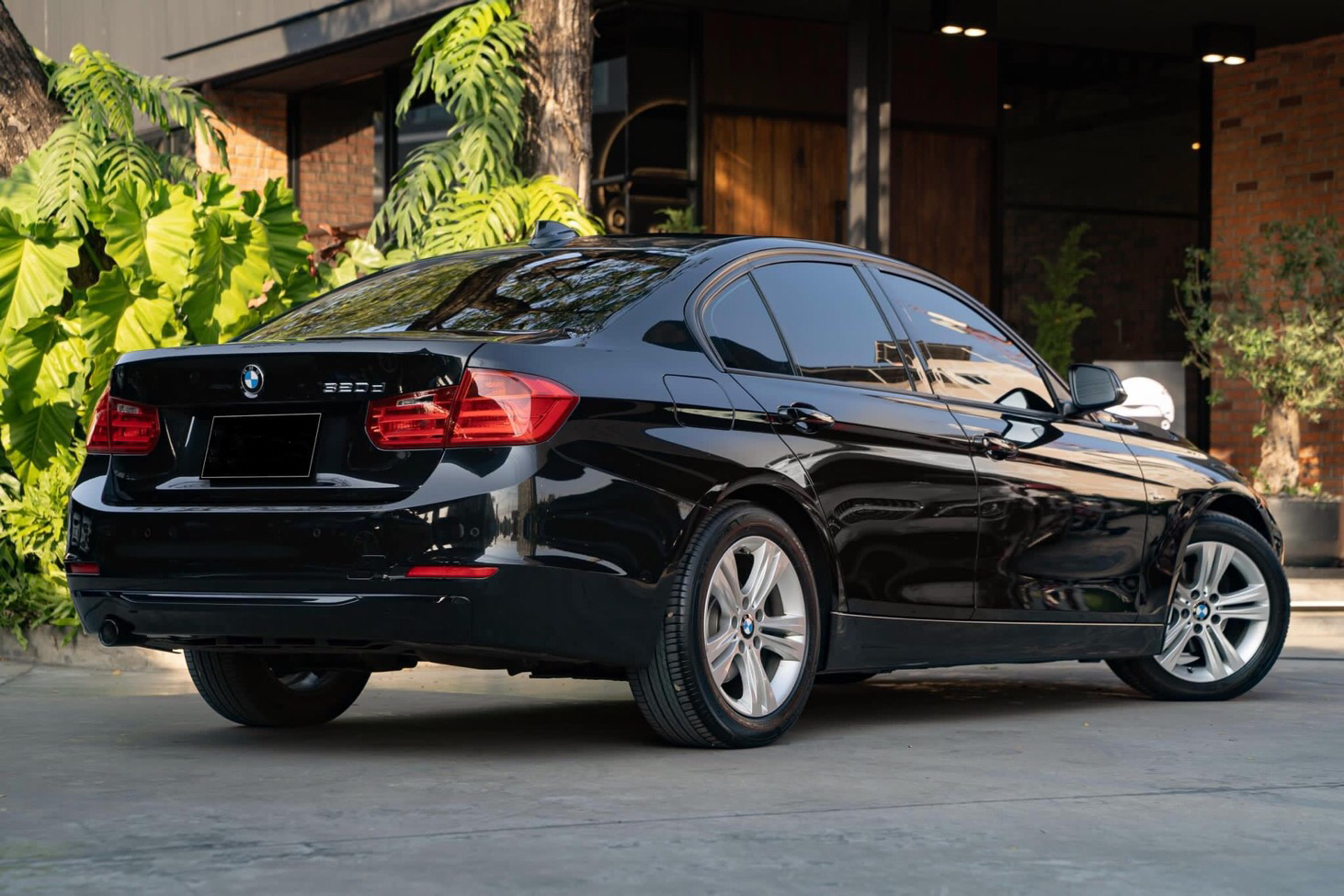 BMW 320d Sport โฉม F30 ปี 2014