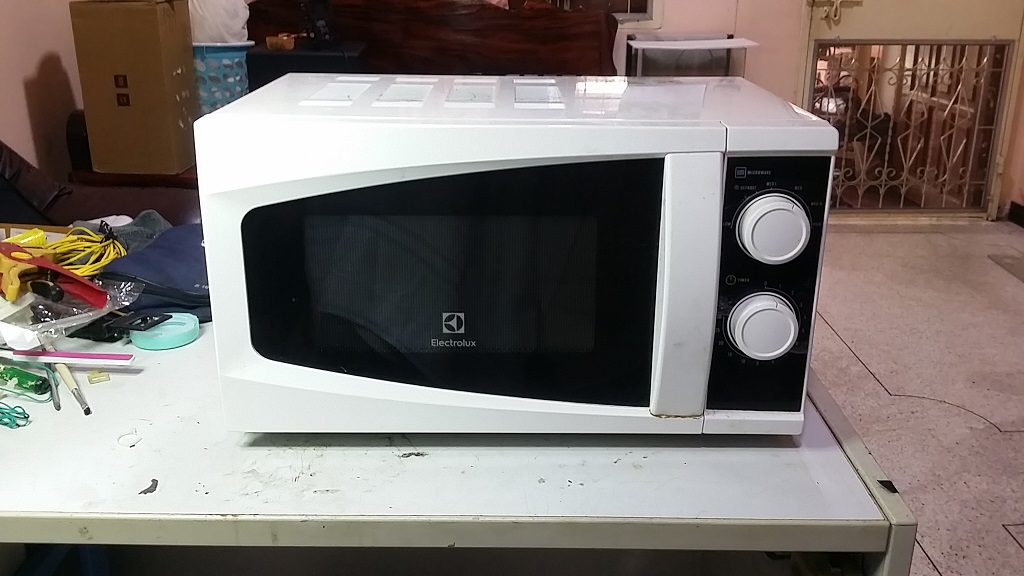 ซ่อมไมโครเวฟ ยี่ห้อ Electrolux รุ่น EMM2003W อาการไฟเข้าแต่ไม่ร้อน