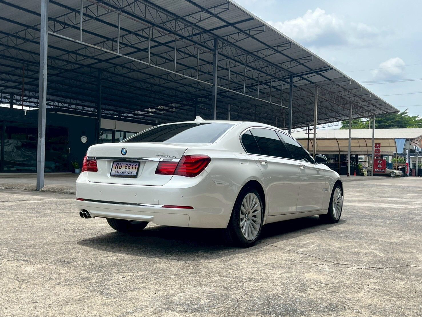 BMW 730Ld 3.0 F02 Sedan รถปี 2014 จดทะเบียน 2015