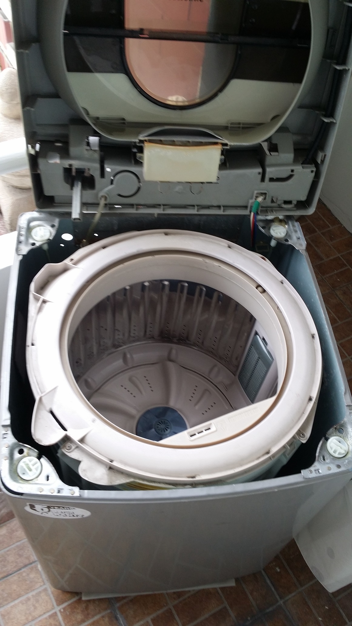 ซ่อมเครื่องซักผ้า ยี่ห้อ SAMSUNG รุ่น WA10B3 อาการมีเสียงดังเวลาปั่นแห้ง