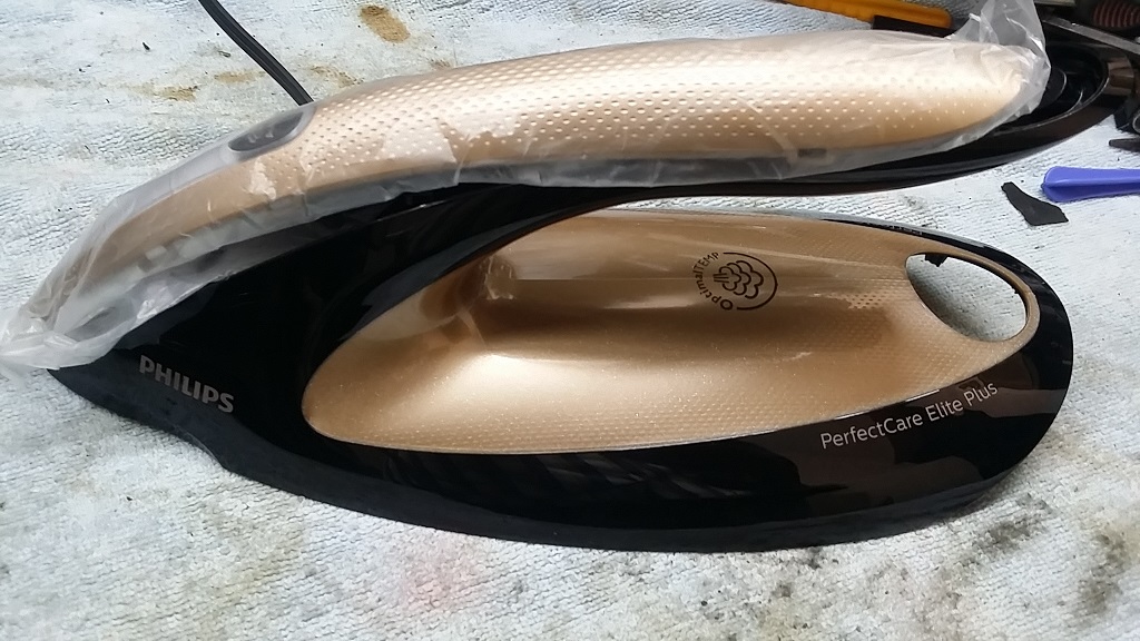 ซ่อมเตารีดไอน้ำ ยี่ห้อ PHILIPS รุ่น GC9682 อาการ Body ด้ามจับแตกหัก