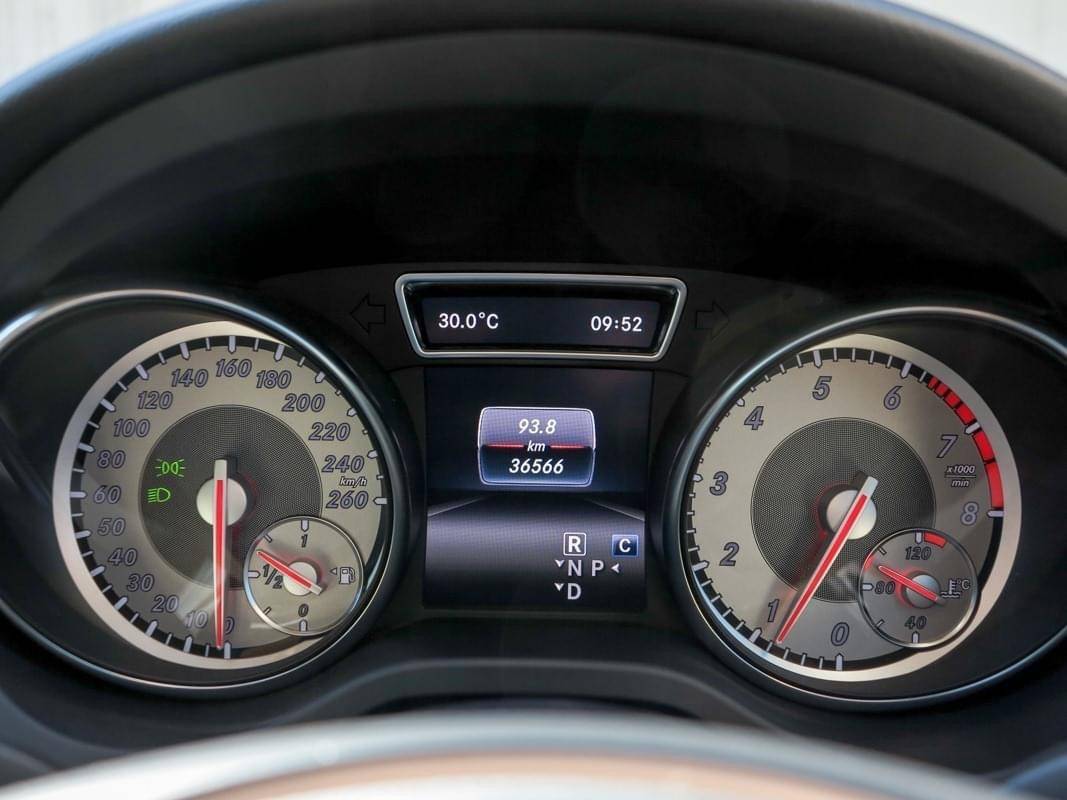 MERCEDES BENZ GLA 200 URBAN ปี 2017