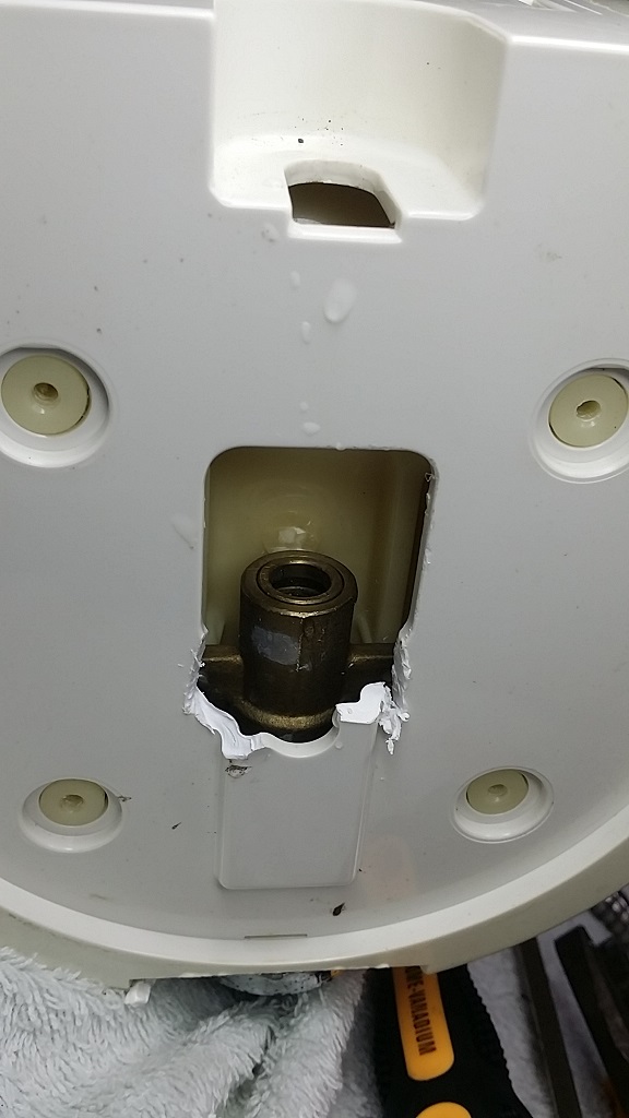 ซ่อมเครื่องกรองน้ำ ยี่ห้อ STIEBEL ELTRON รุ่น 1511-222303 ตัวล็อคท่อส่งน้ำแตก