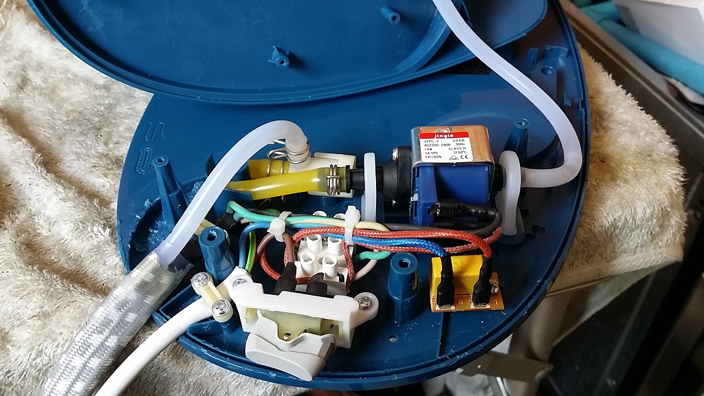 ซ่อมเตารีดไอน้ำ ยี่ห้อ PHILIPS รุ่น GC6733 อาการไอน้ำไม่ออก