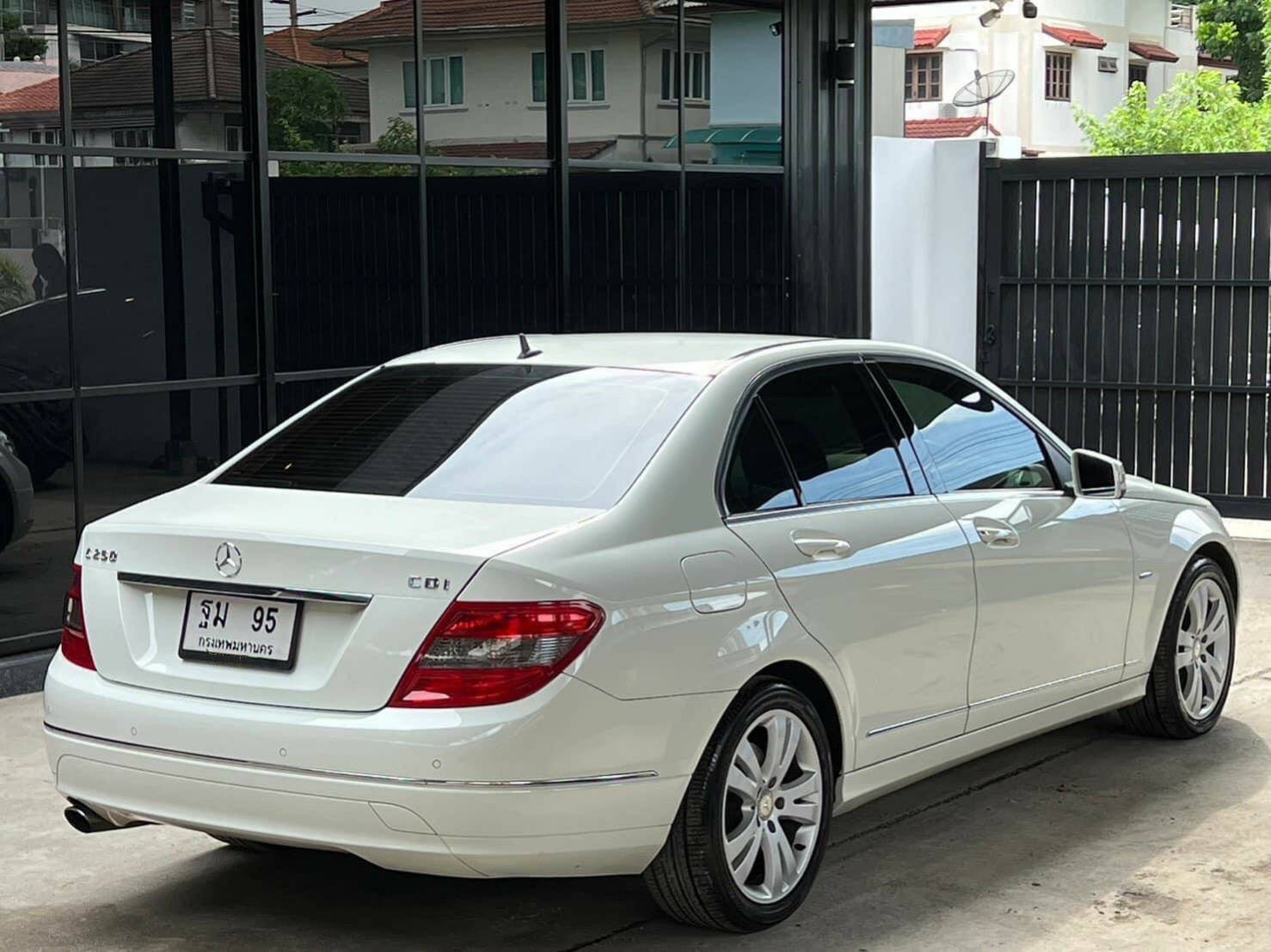 MERCEDES BENZ C-CLASS C250 CDI (ดีเซล) w204 ปี 2011