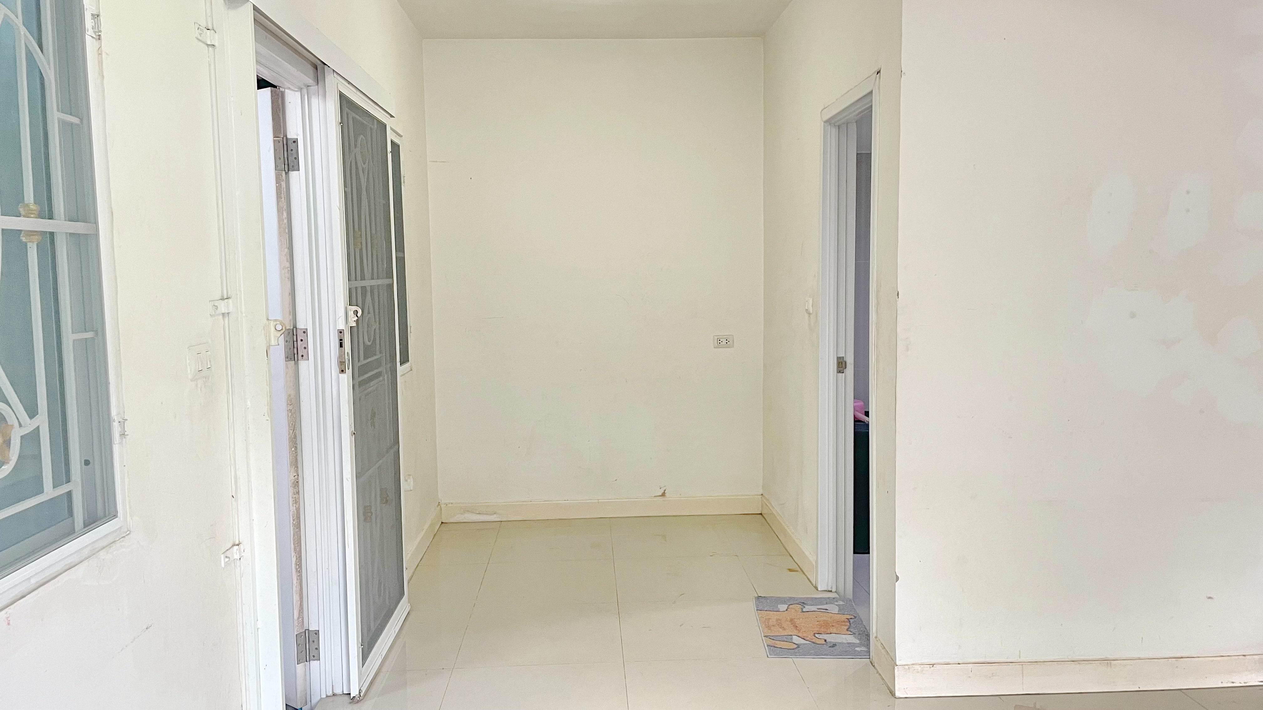 ให้เช่า ทาว์นเฮาส์หลังมุม มีฟื้นที่ด้านข้าง ใกล้ วัดลาดปลาดุก