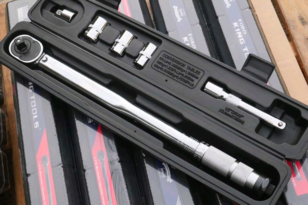 ด้ามขันปอนด์ 4 หุน 28-210 Nm. ยี่ห้อ EURO KINGTOOLS ประแจปอนด์