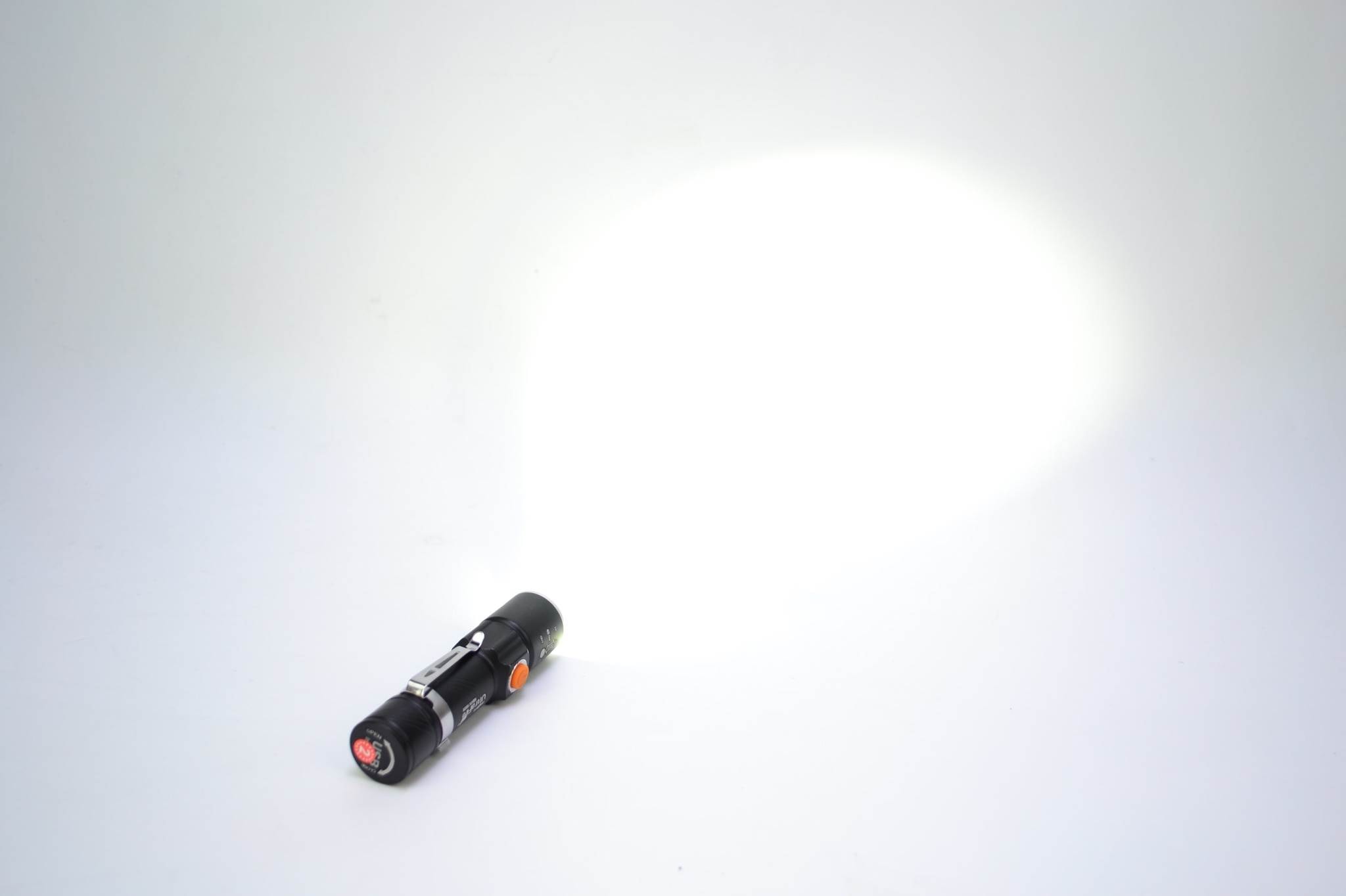 ไฟฉายแรงสูงซูม 4เท่า