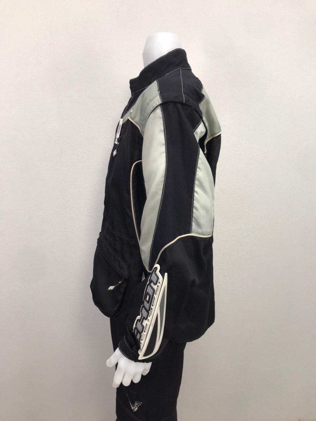 เสื้อขี่มอเตอร์ไซด์( มือสอง) RCTA 009A อก 48" ยาว 26" ยี่ห้อ**SHOT**(ไม่มีการ์ด)