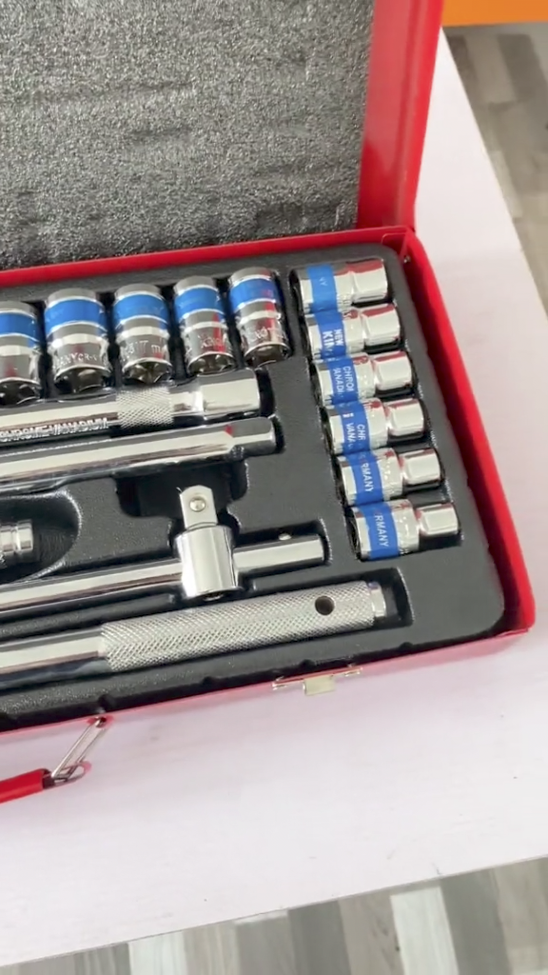 ชุดบล็อก ยี่ห้อ Euro King tool 4 หุน 24 ชิ้น ลูกบล็อก 6 เหลี่ยม