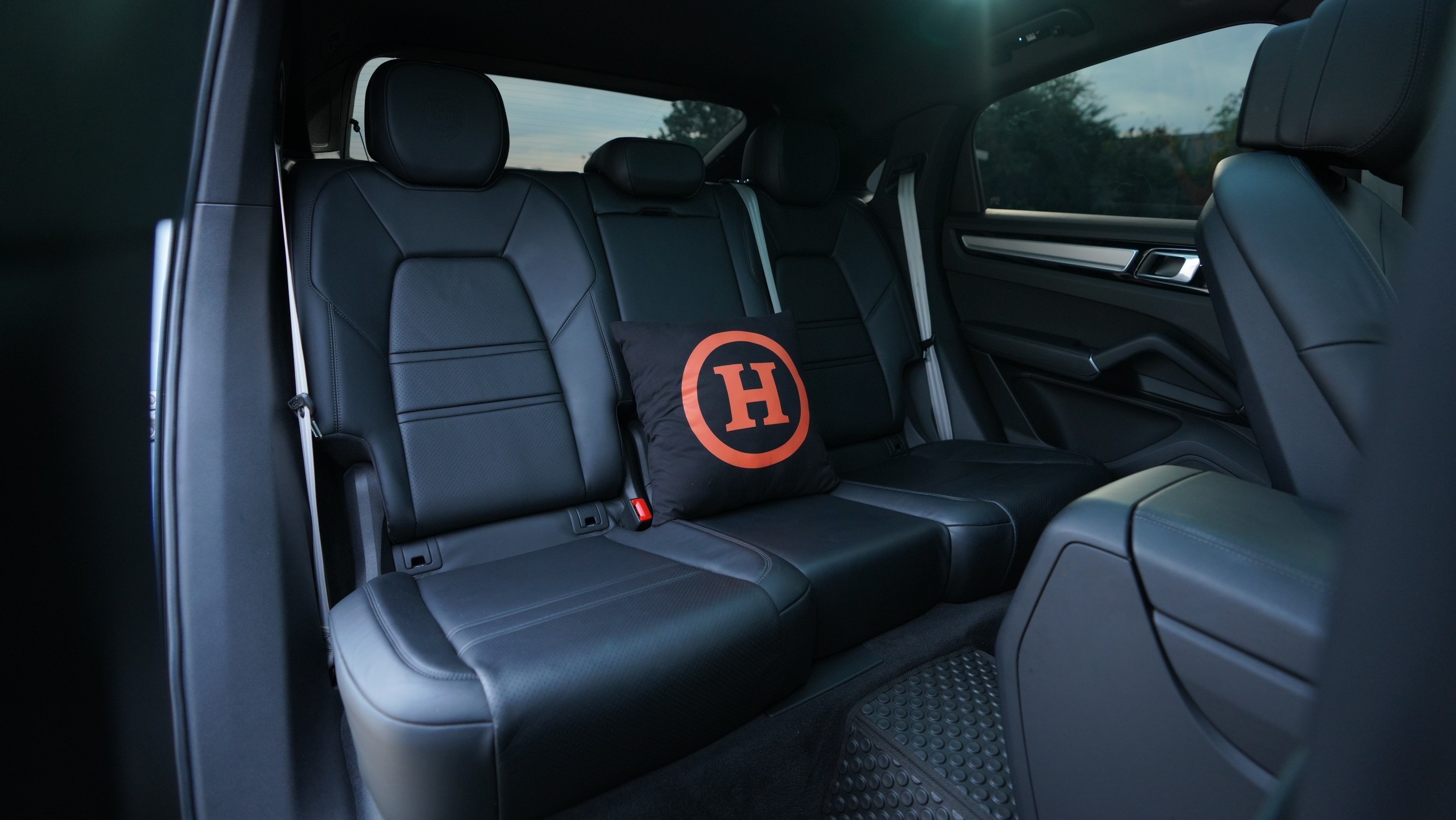 Porsche Cayenne e-hybrid coupe Platinum Edition ปี 2024