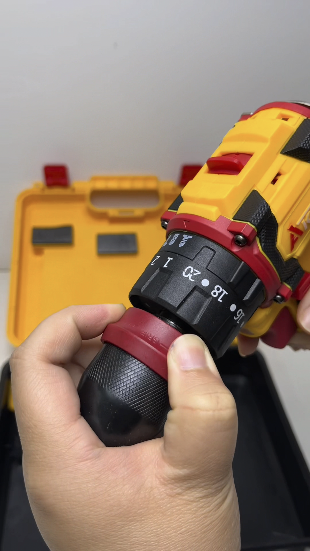 สว่านไขควงกระแทกไร้สาย 2in1 ยี่ห้อ AKITA รุ่น AK-SCDB-16.8V