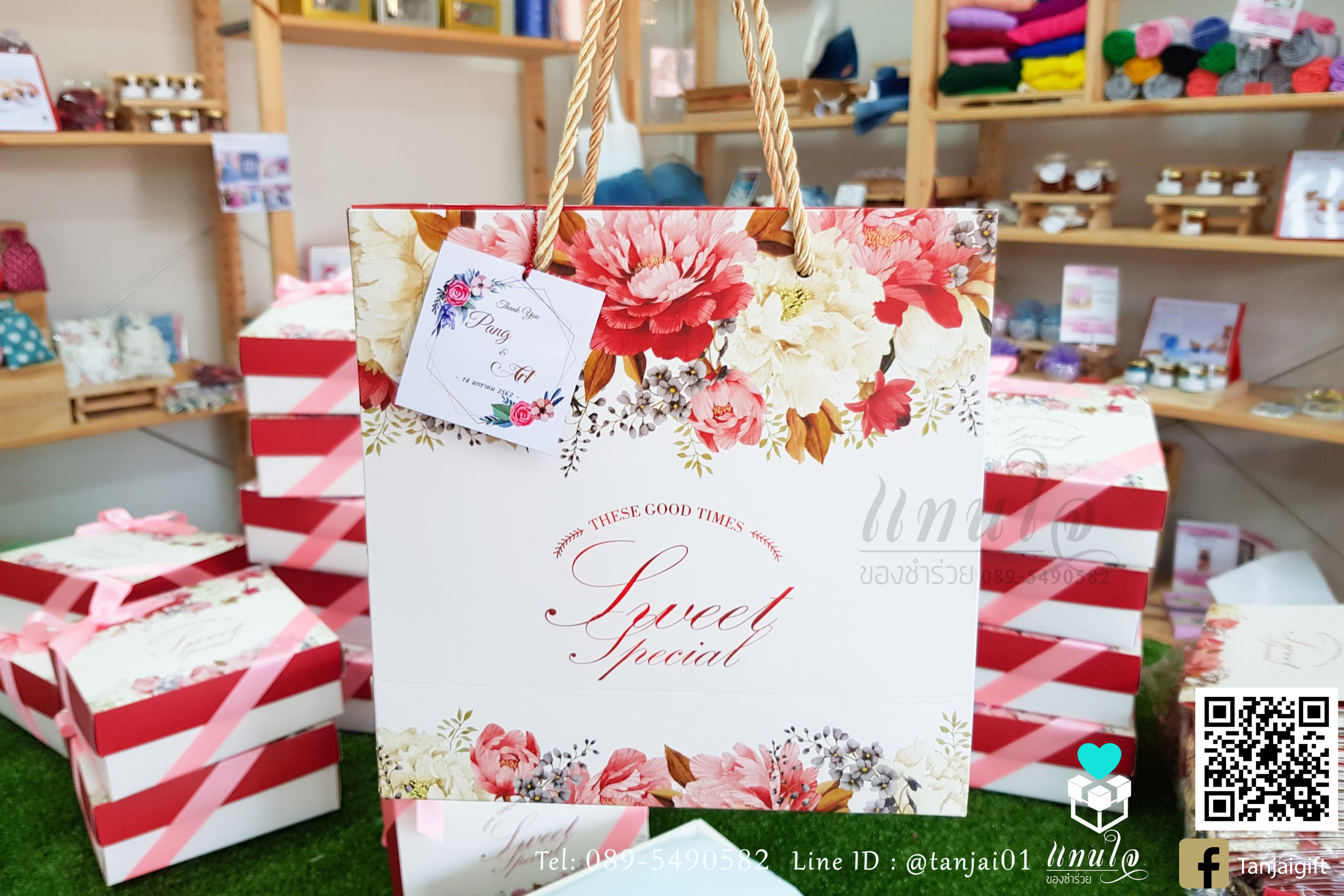 ของรับไหว้ผู้ใหญ่ผ้าขนหนู ผ้าเช็ดตัวนาโนลายหมี ขนาด 70x140 cm ในถุงหูหิ้วกล่องเซ็ตผูกโบว์ พร้อมถุงหิ้วลายกุหลาบสีแดง