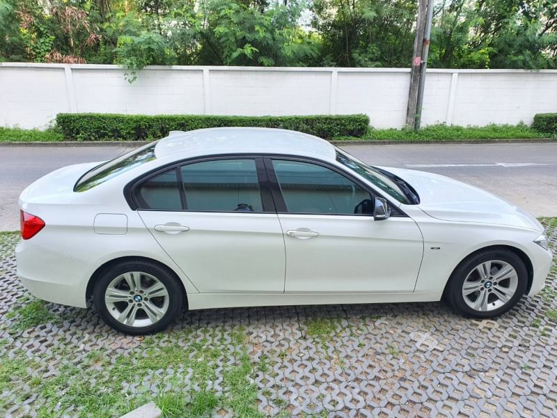 BMW 320d Sport F30 สีขาว ปี 2012