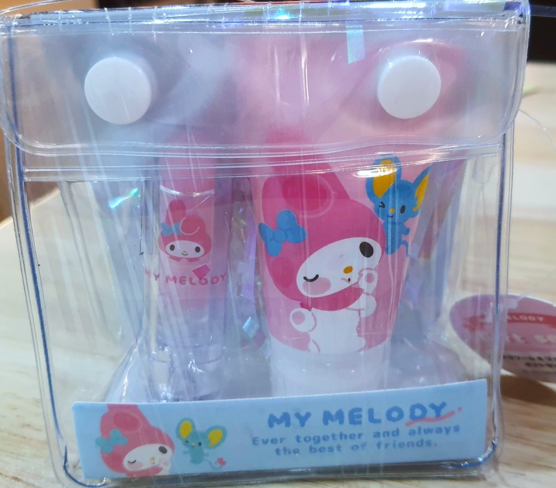 ของแท้จากญี่ปุ่น My Melody Gift Set Lip & HAND CREAM กระเป๋าใส่ของ / ใส่เครื่องสำอาง มายเมโลดี้ + แฮนด์ ครีม บำรุงมือ 1หลอด + ลิปมัน บำรุงริมฝีปาก