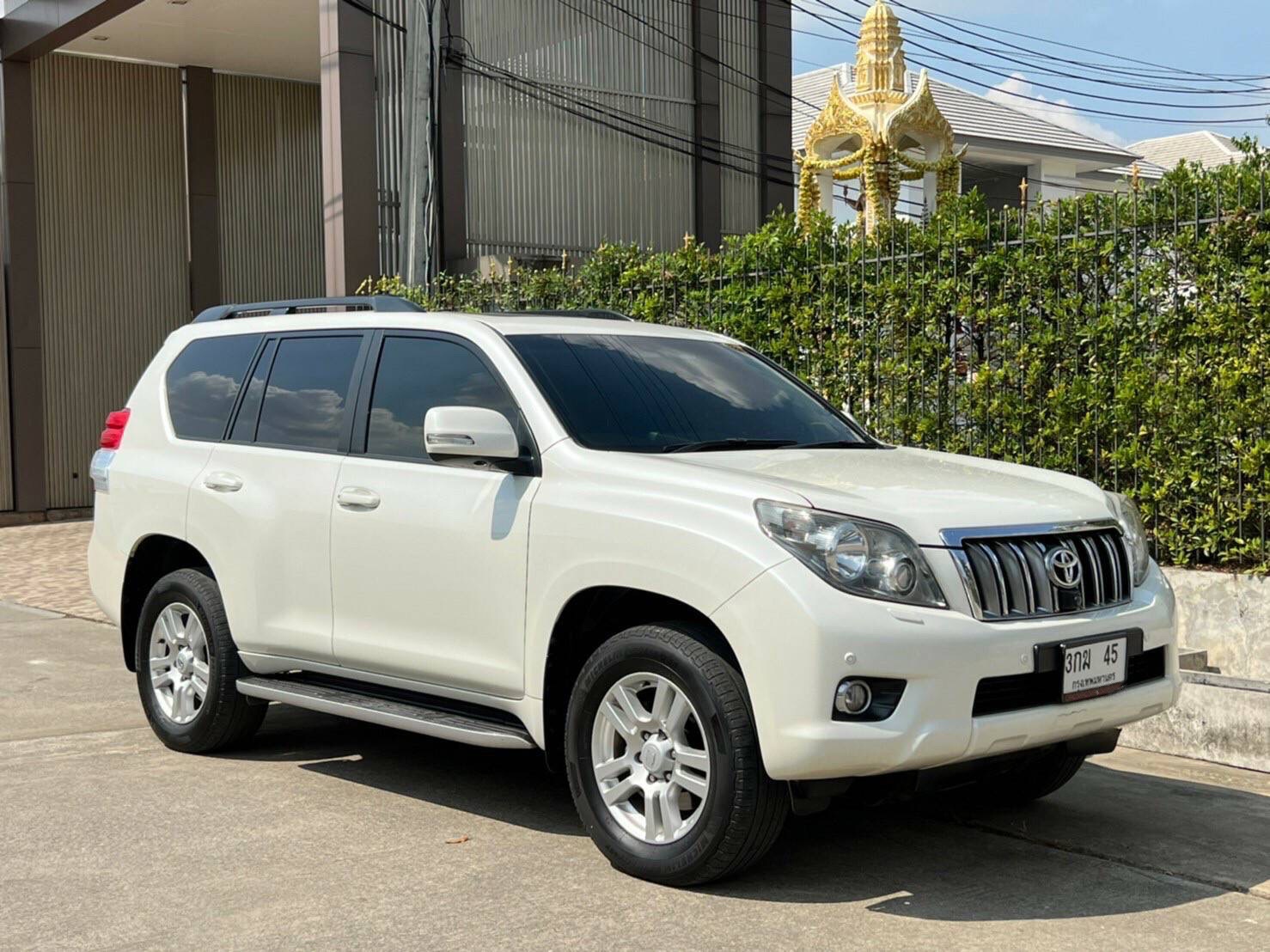 Land Cruiser Prado 3.0D 4WD สีขาว ปี 2011