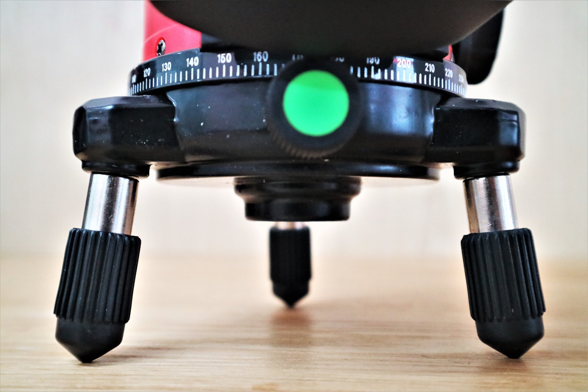 BERALA เครื่องวัดระดับเลเซอร์ 5 พร้อมขาตั้งวัดระดับ