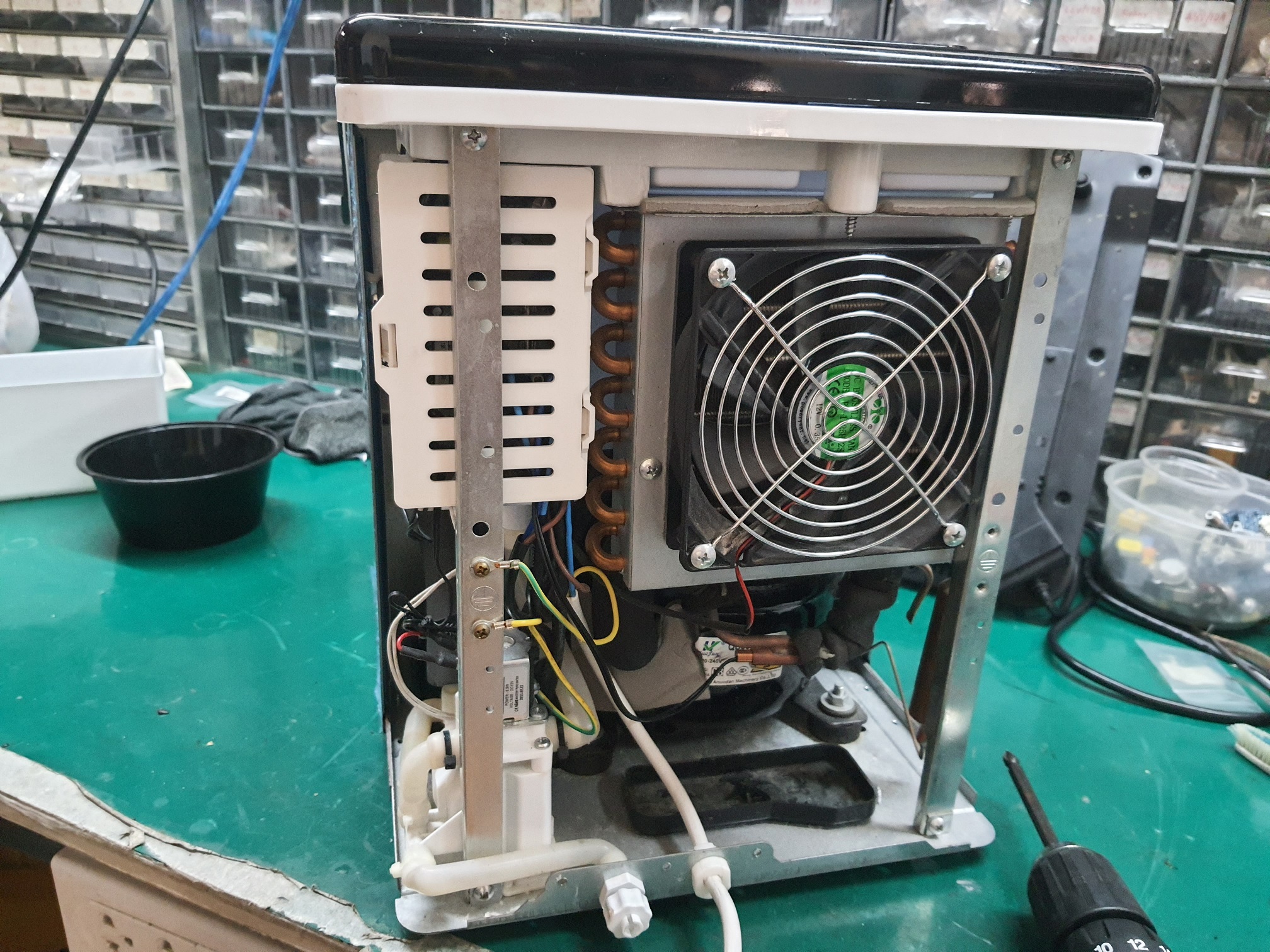 ซ่อมเครื่องทำน้ำแข็ง ยี่ห้อ HICON รุ่น HZB-20F อาการเครื่องไม่ทำน้ำแข็ง