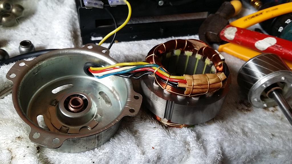 ซ่อมพัดลมไอเย็น ยี่ห้อ KOOLPLUS รุ่น AH-653 อาการลมไม่ออกและปั้มน้ำไม่ทำงาน