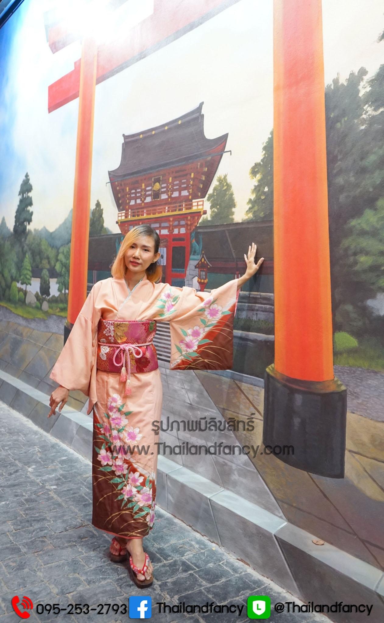 ชุดแฟนซีผู้หญิงสำหรับเช่า Kimono Costume เช่าชุดกิโมโนผู้หญิง เช่าชุดกิโมโนกรุงเทพ เช่าชุดญี่ปุ่นหญิง ชุดญี่ปุ่นโบราณ ชุดเช่ากิโมโนผู้หญิงสีโอรสลายดอกไม้แถบแดงโอบิสำเร็จรูป