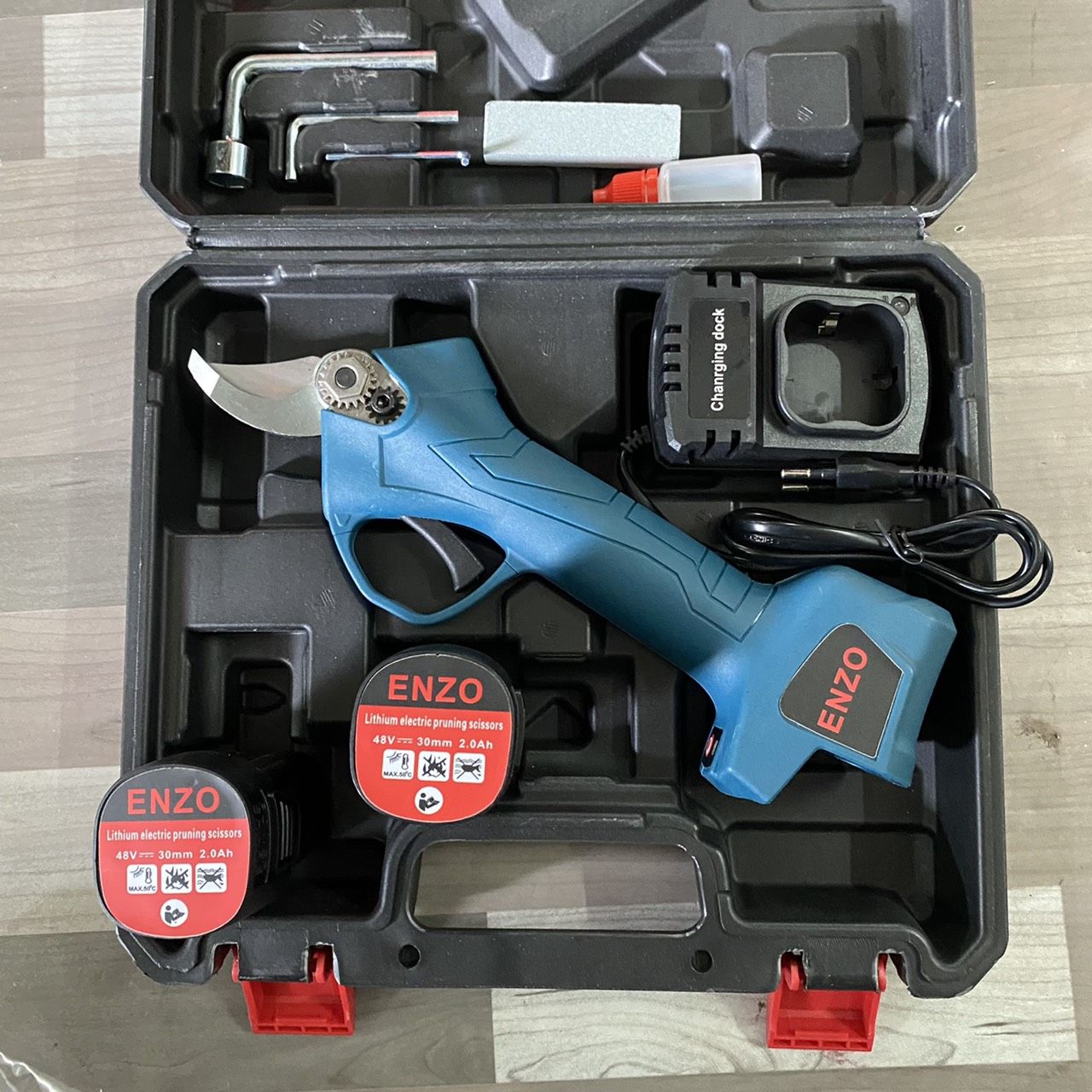 กรรไกรตัดกิ่งไม้แบตเตอรี่ อเนกประสงค์ ยี่ห้อ Enzo 48V