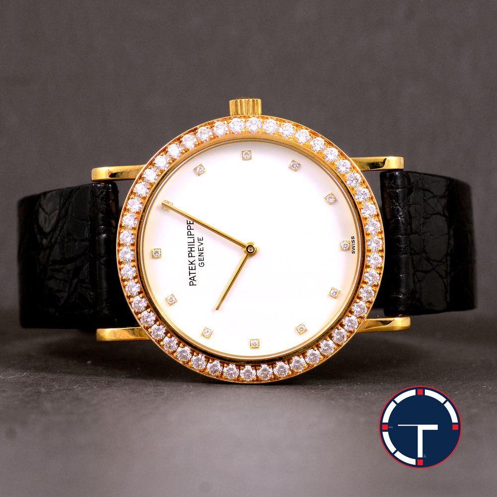 Patek Philippe Calatrava Ref.5006 หน้าปัดสีขาว หลักชั่วโมงเพรชเล็กแท้ ขอบเพชรแท้ ตัวเรือนทองคำ18K สายหนังแท้ หัวเข็มขัดแท้ ไขลาน ขนาด 33.5 mm