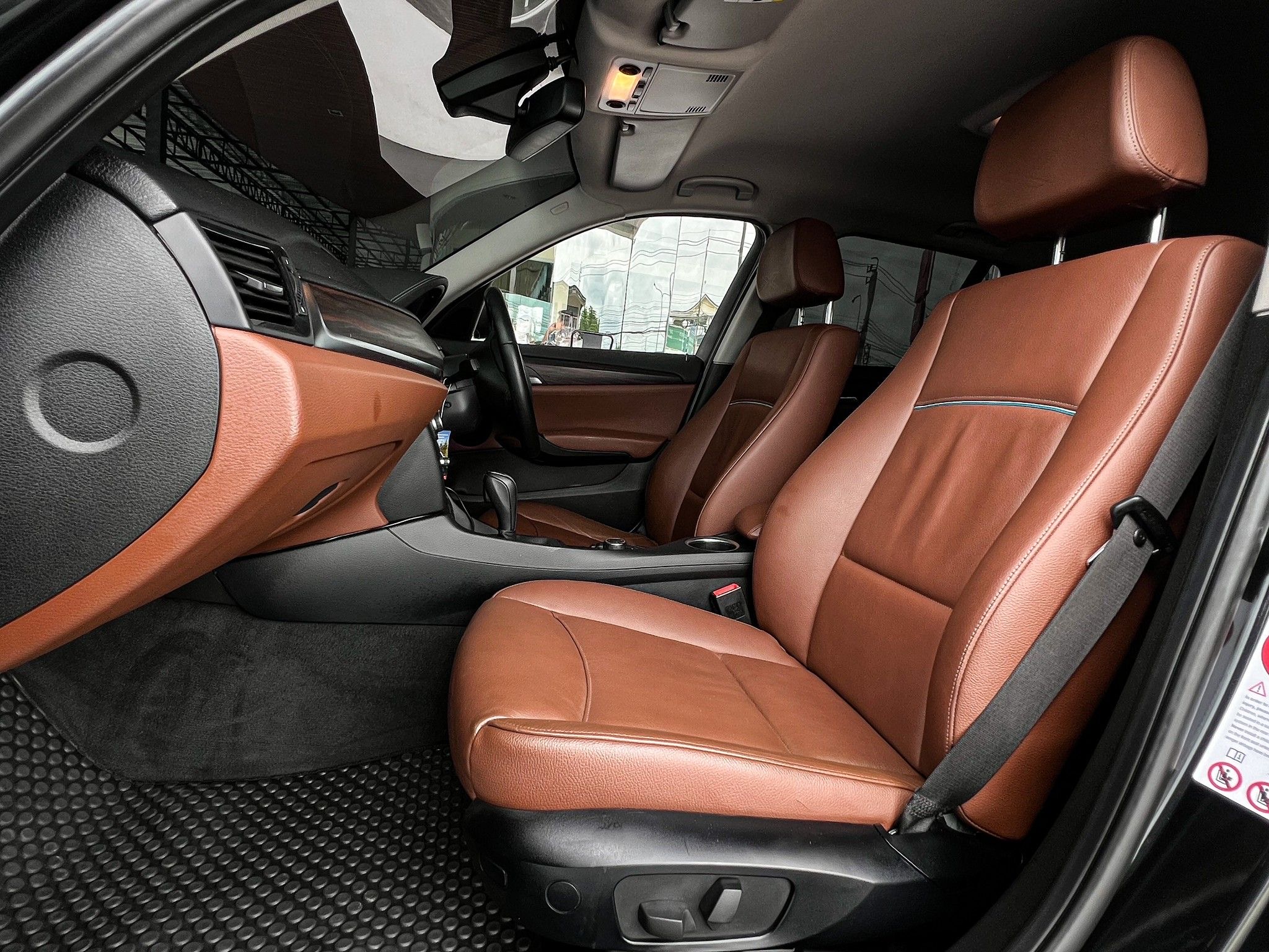 BMW X1 sDrive1.8i xLine โฉม E84 ปี 2015