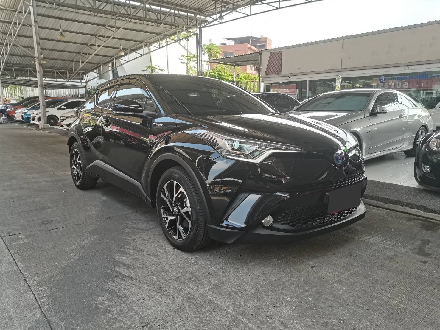 Toyota C-HR 1.8 HB High สีดำ ปี2019