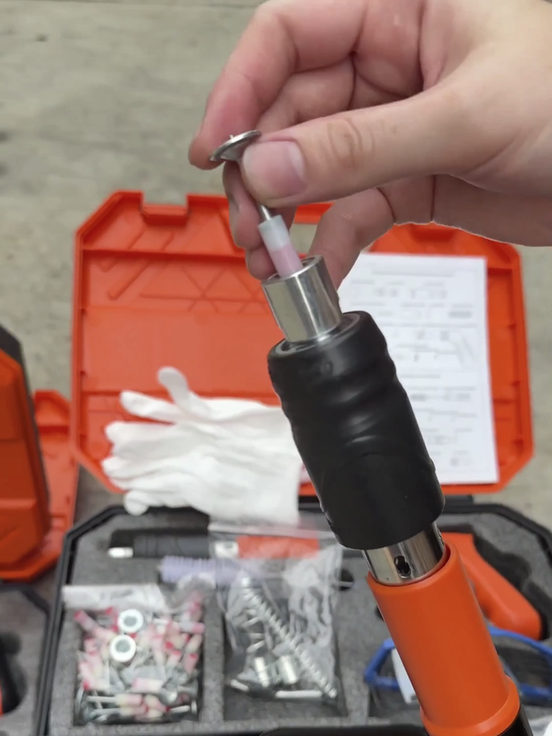 ปืนยิงตะปูแรงดันสูง ยี่ห้อ Onsen แถมดอกตะปู 100 ตัว