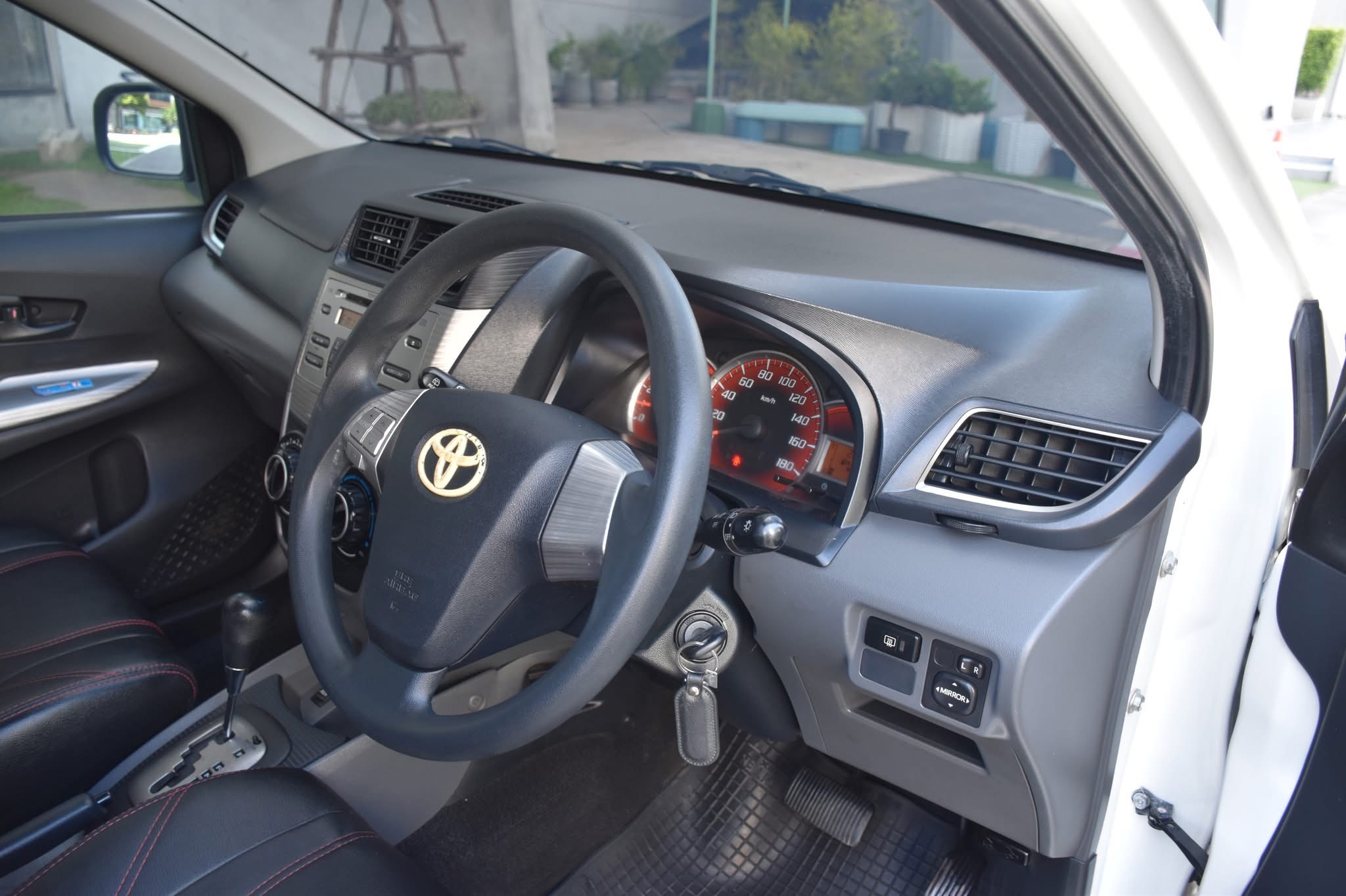 TOYOTA AVANZA 1.5 S ปี2013