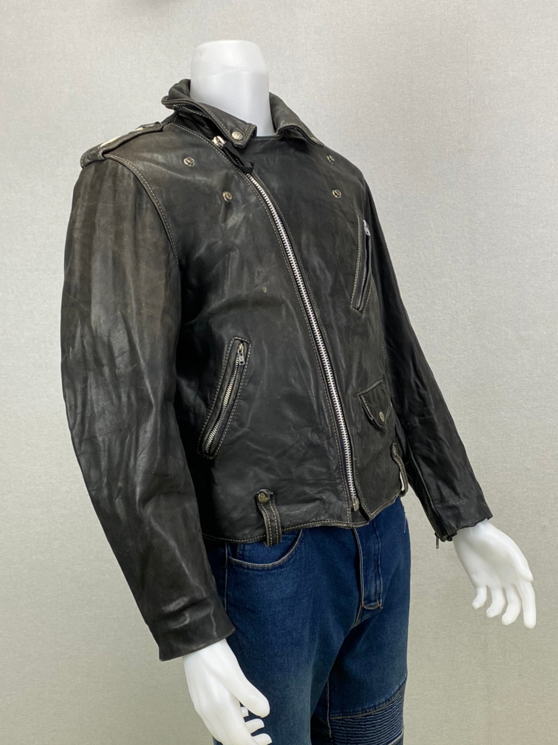 เสื้อการ์ดสำหรับขี่มอเตอร์ไซด์( มือสอง) RCSS 031: อก 44" ยาว 24" ** JOHNNY **