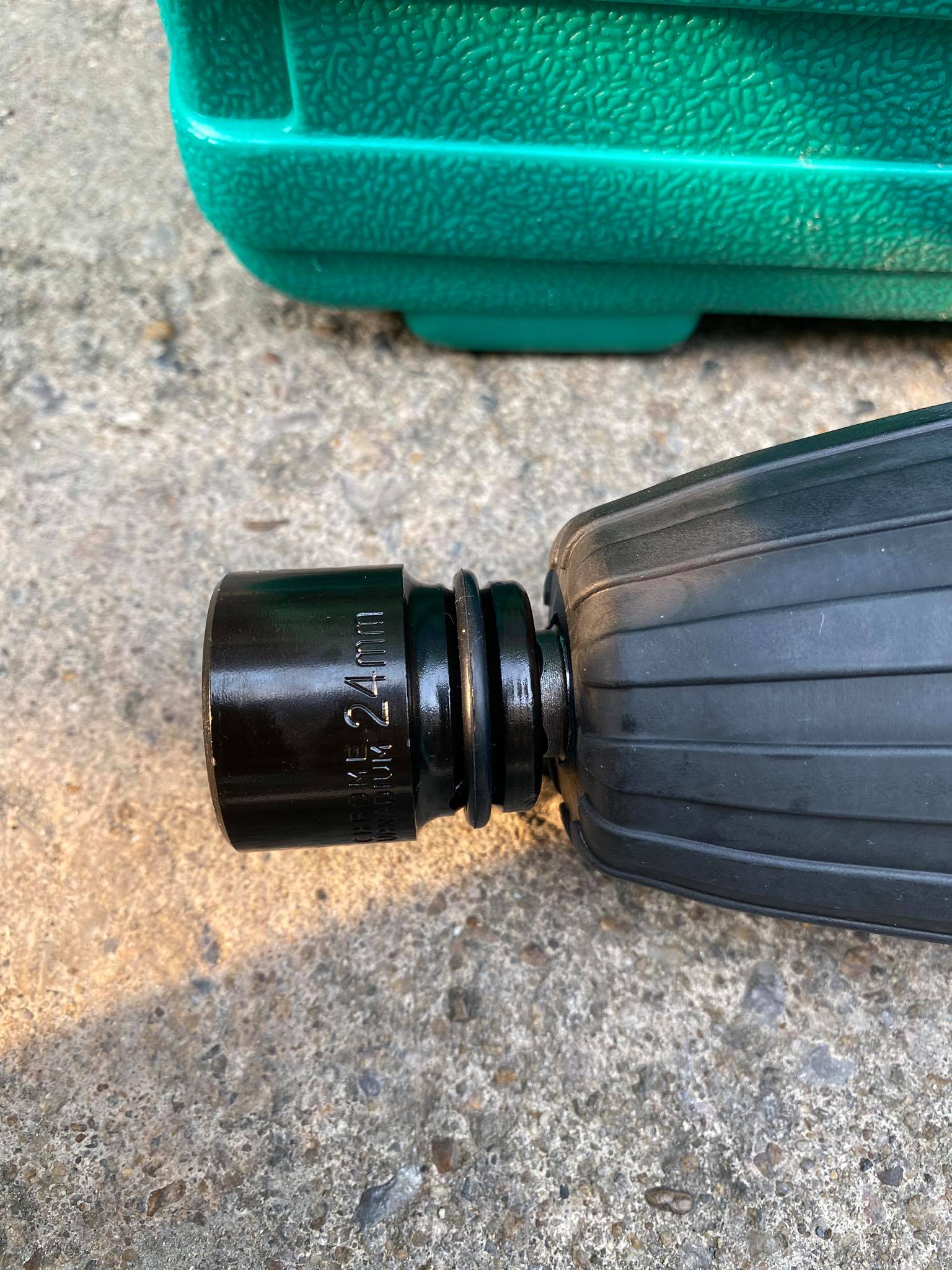 บล็อกไฟฟ้า DCA 4 หุน พร้อมลูกบล็อกเบอร์ 24