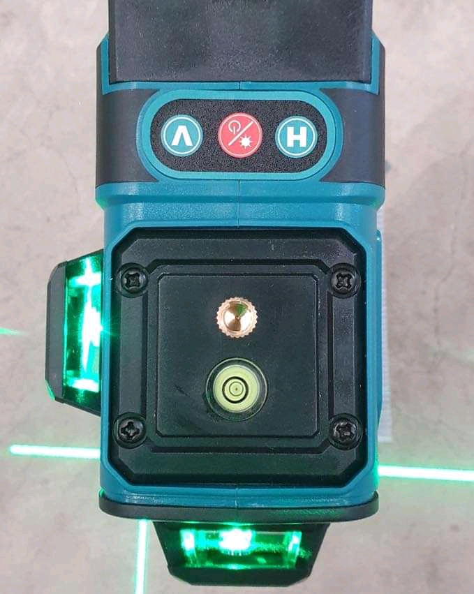 เครื่องวัดระดับเลเซอร์ STR 12 เส้น 3 แกน แสงสีเขียว พร้อมขาตั้ง