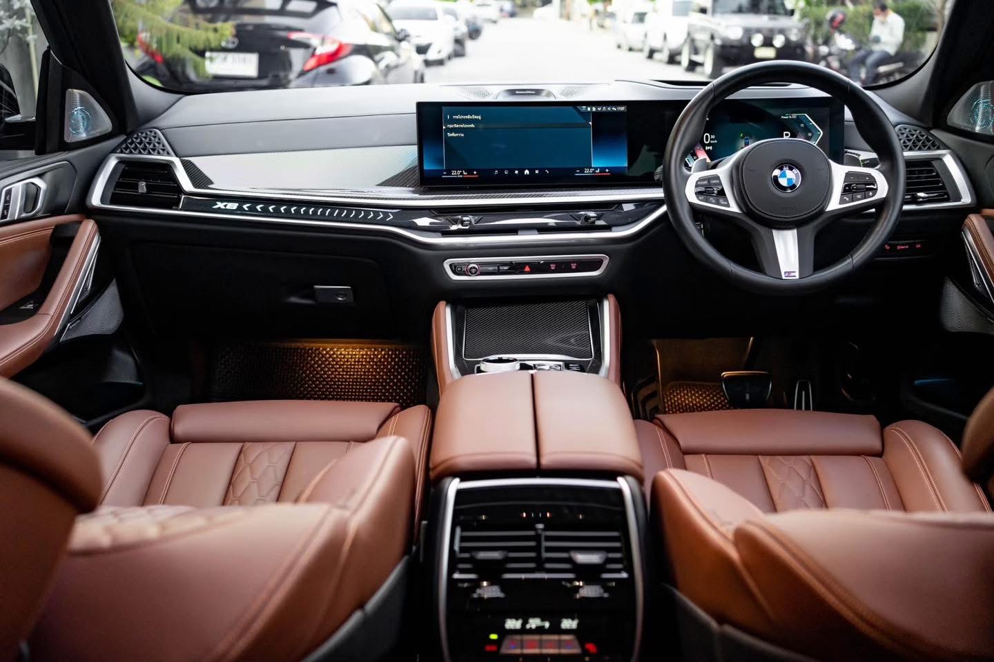 BMW X6 XDRIVE40i M SPORT PRO LCI ปี 2025 (ขายดาวน์)