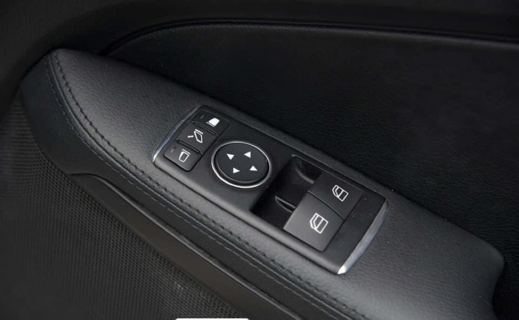 Mercedes-Benz SLK200 AMG ปี 2012 จดทะเบียน 2013