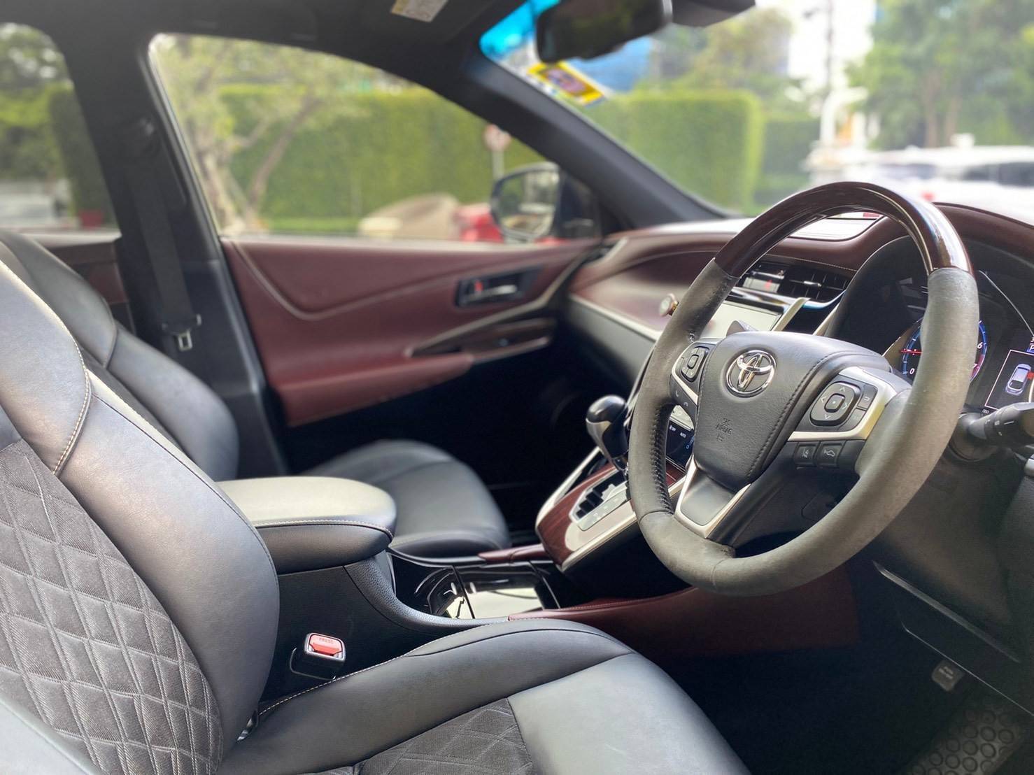 TOYOTA Harier 2.0 Modalista Look ปี 2014