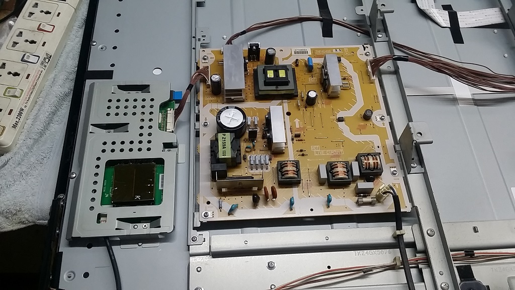 ซ่อมโทรทัศน์ LCD-TV ยี่ห้อ PANASONIC รุ่น TH-L42U30T อาการเปิดไม่ติดแต่ไม่มีภาพ