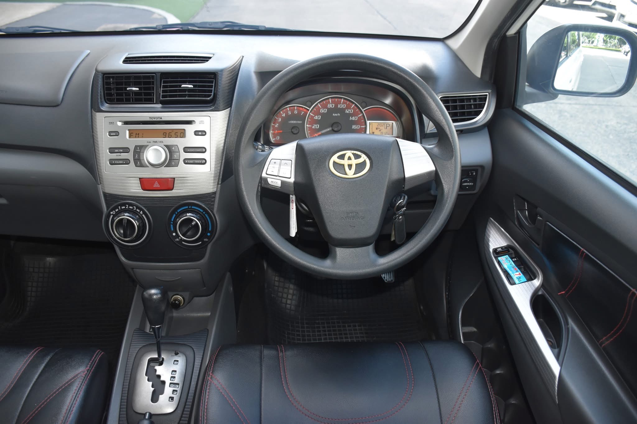 TOYOTA AVANZA 1.5 S ปี2013