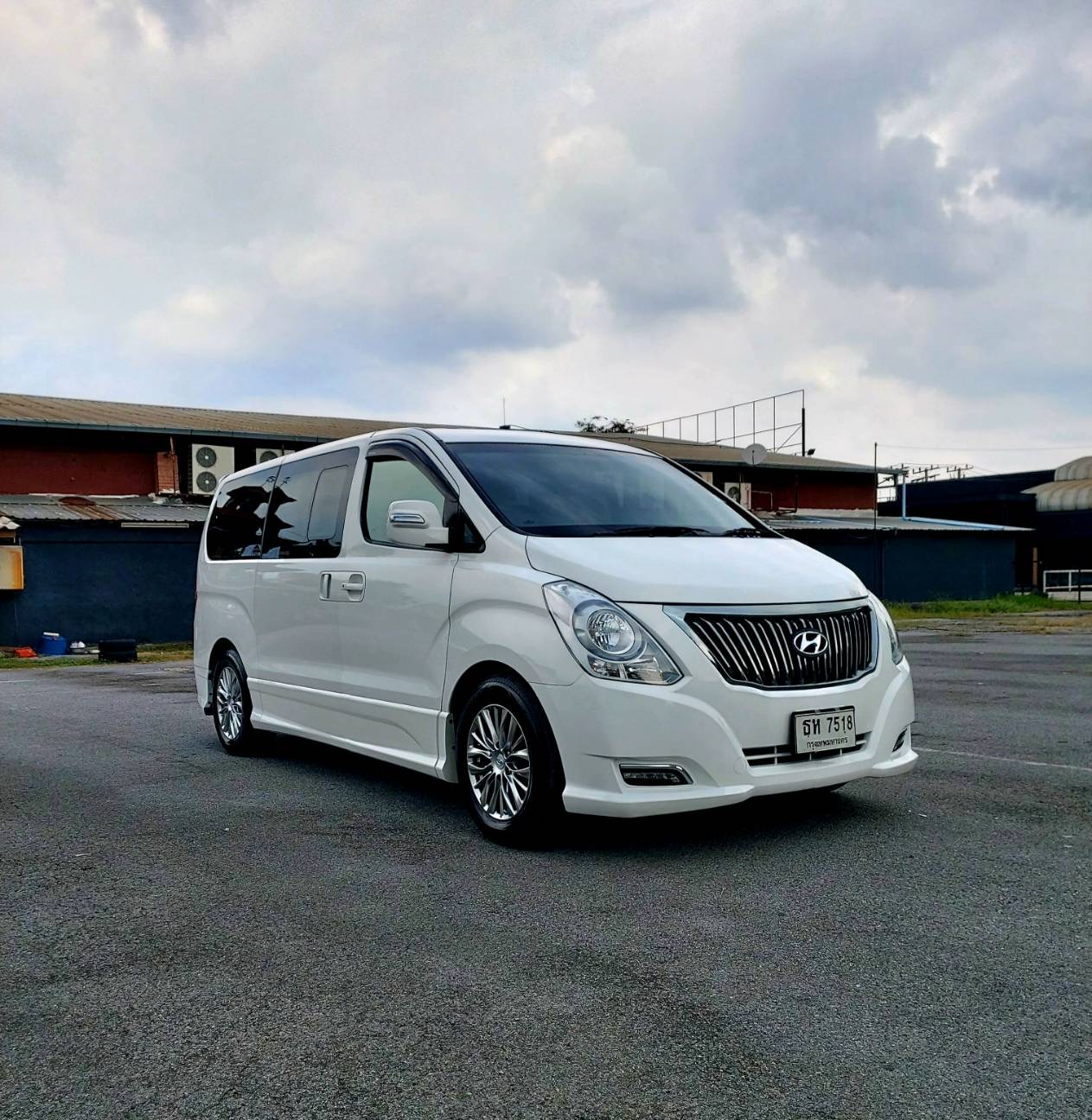 HYUNDAI H-1 ปี 2017
