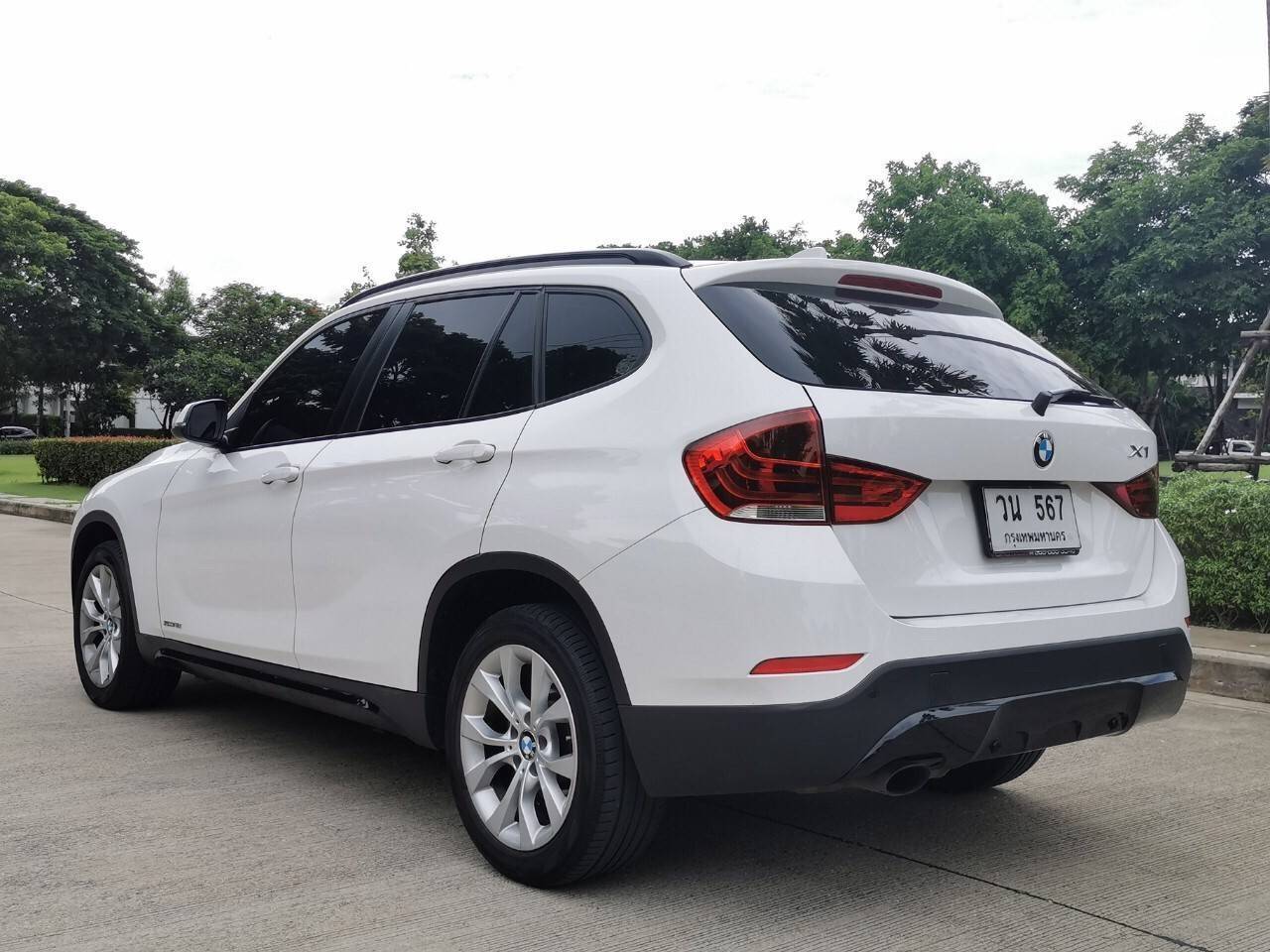 BMW X1 2.0I Sport สีขาวเบาะแดง ปี 2014