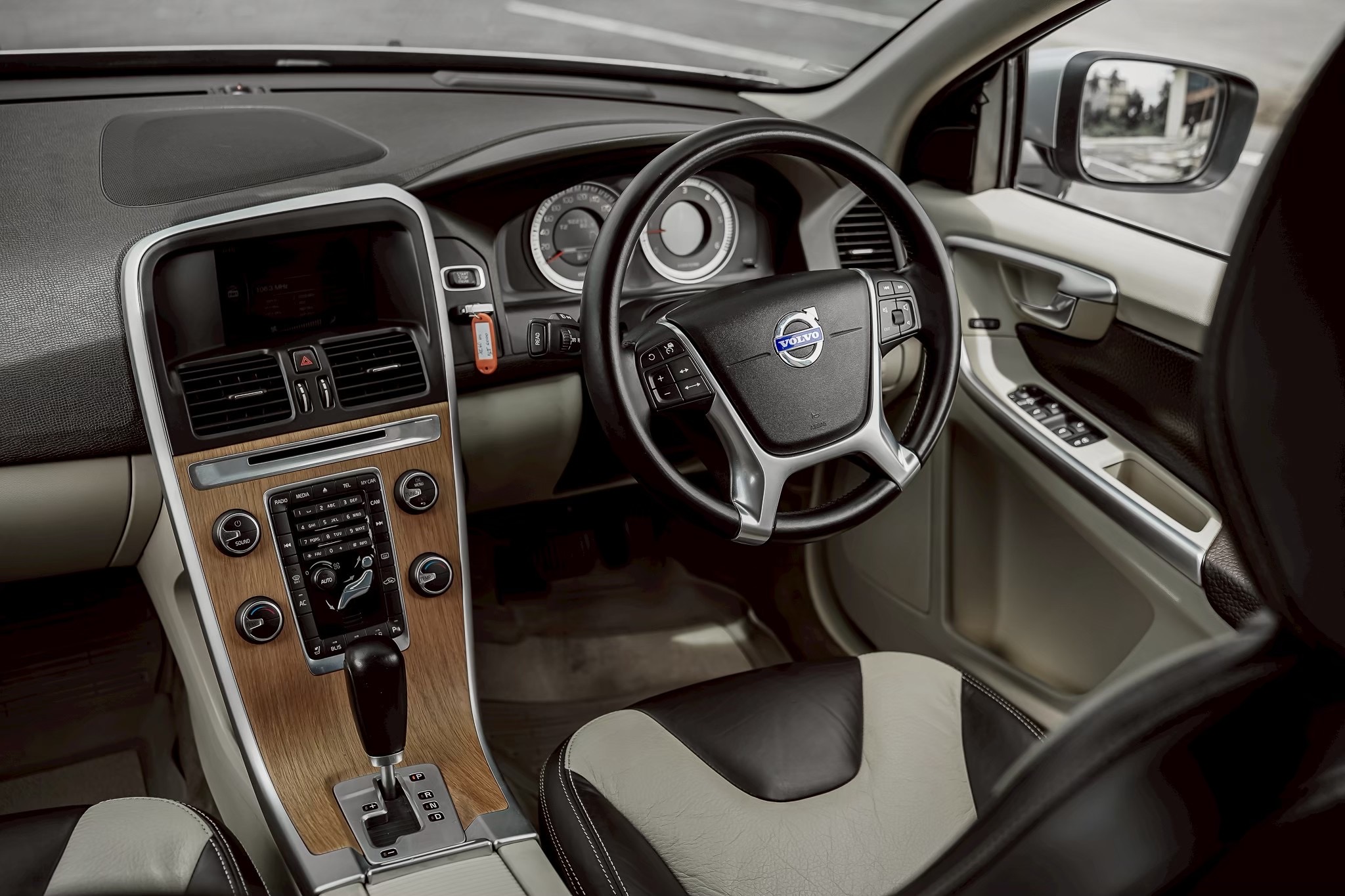 Volvo XC60 2.0 D3 ปี 2012