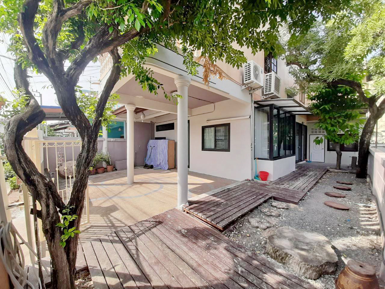 บ้านให้เช่า ท/ฮ หลังมุม ตรงข้าม รพ. บางมด
