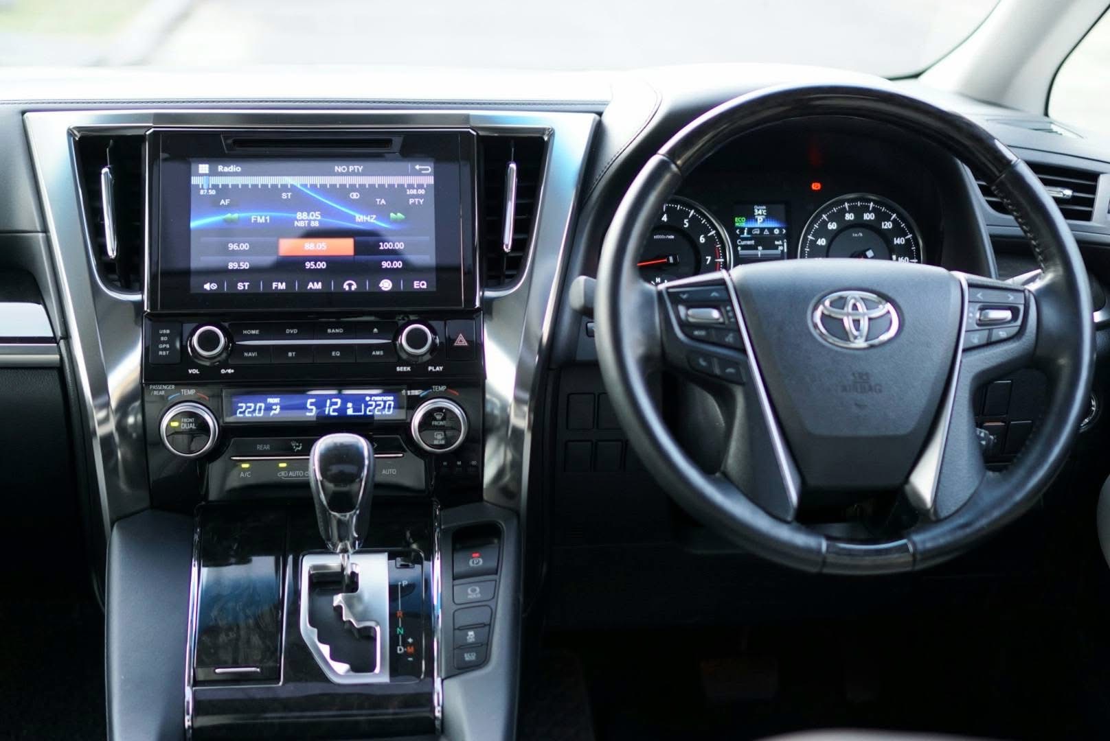 Toyota Alphard Sc ปี 2016