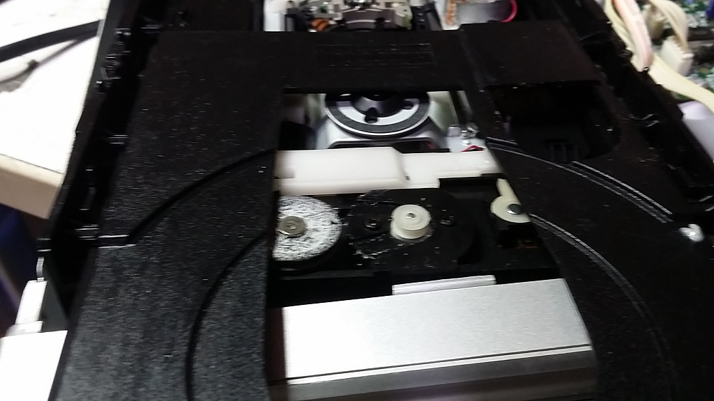 ซ่อมเครื่องเล่น DVD ยี่ห้อ PHILIPS อาการแผนติดเอาไม่ออก